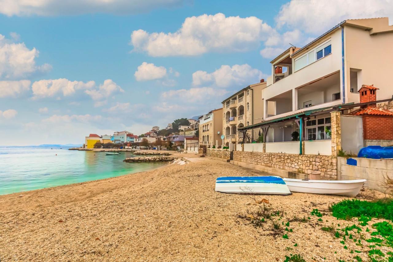 Beachfront Apartment Jesenice  Buitenkant foto